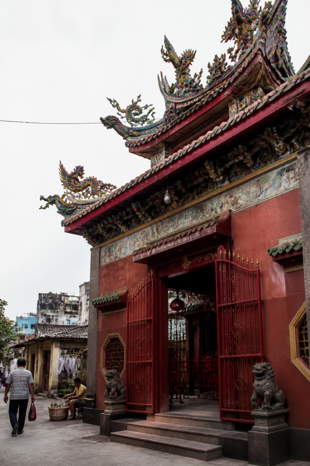 Red Chinese-style architectural details on the façade of Kolkata’s Chinese Kali Temple.
