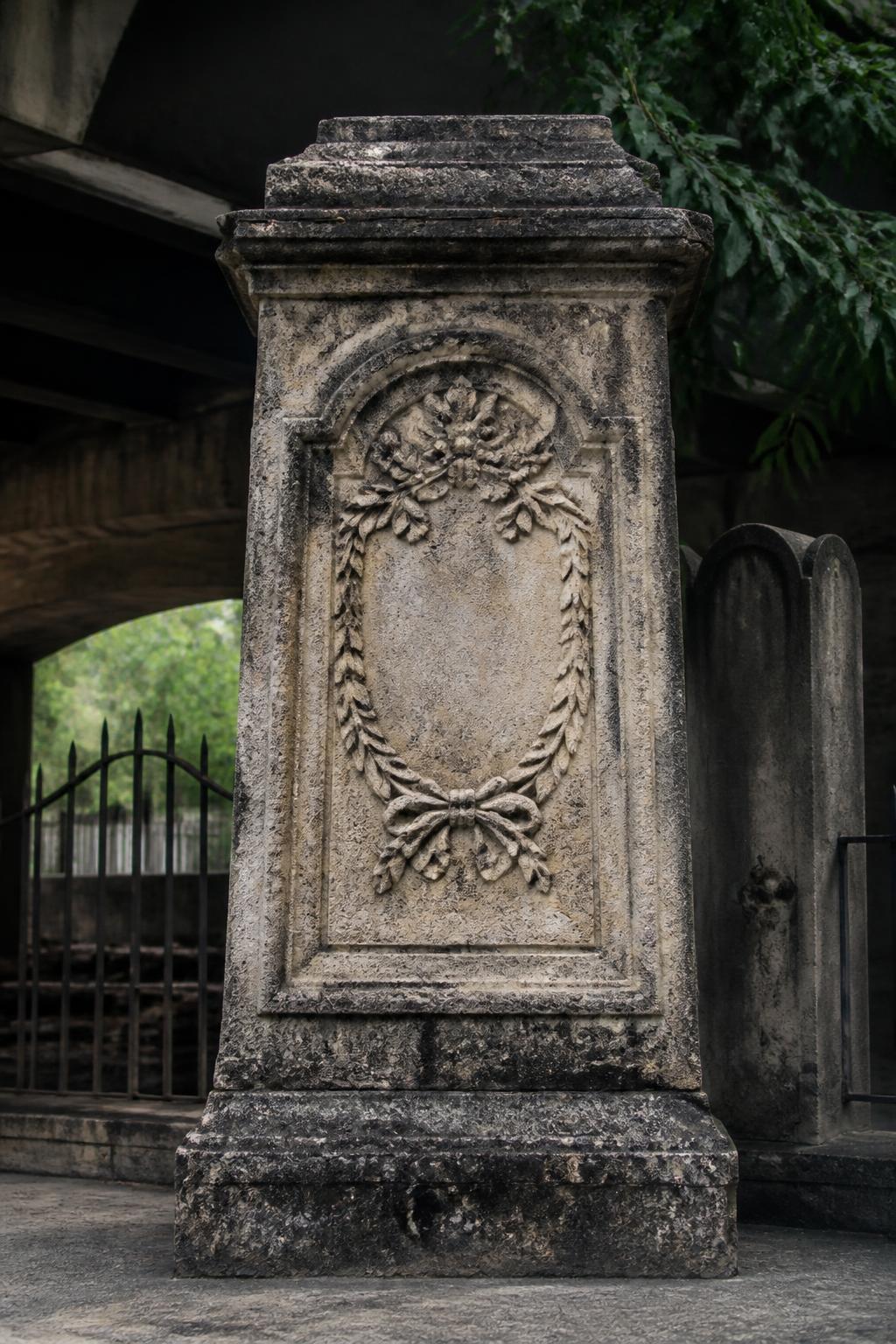 The surviving commemorative stele associated with the former Marmalong Bridge.